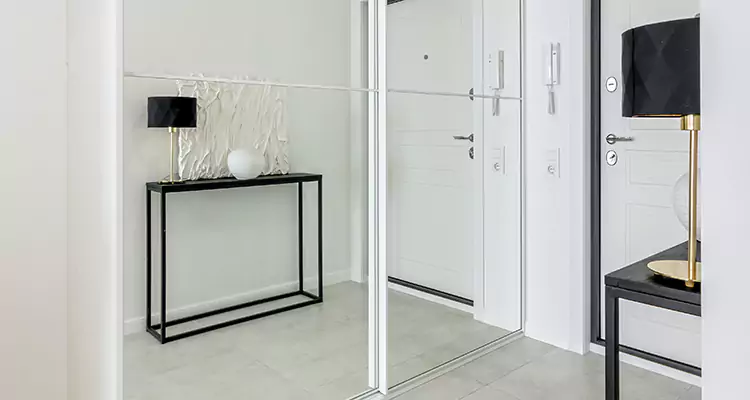 Mirrored Bifold Closet Doors Repair in Miami Beach, FL