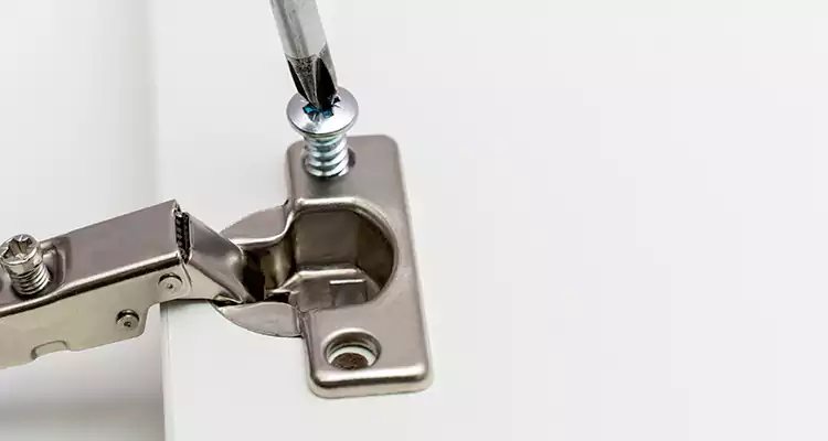 Screen Door Hinge Repair in Miami Beach, FL