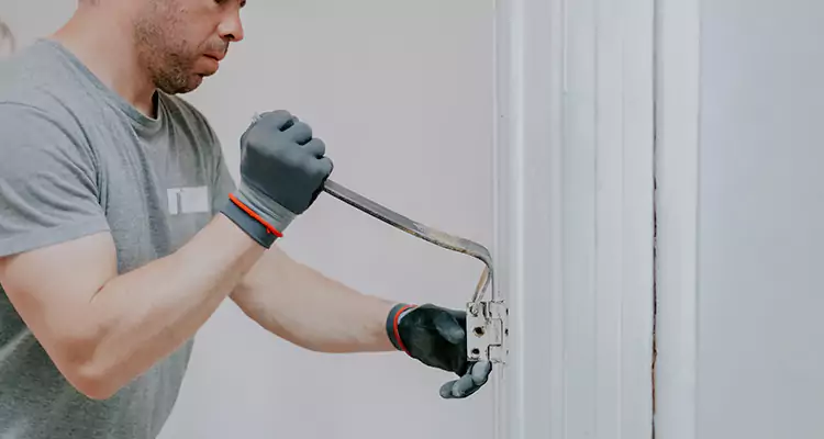 Cracked Door Jamb Repair in Miami Beach, FL