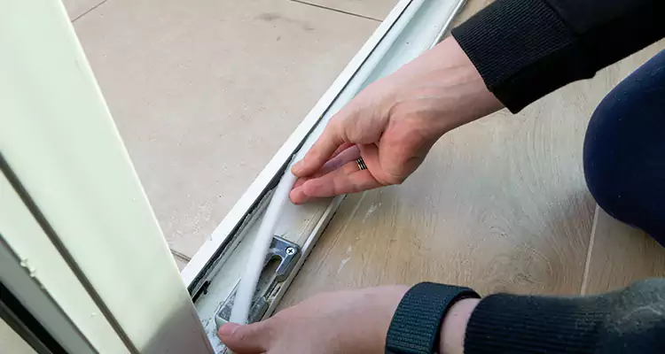 Garage Door Off Track Repair in Miami Beach, FL