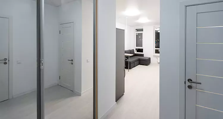 Modern Mirrored Closet Doors Repair in Miami Beach, FL