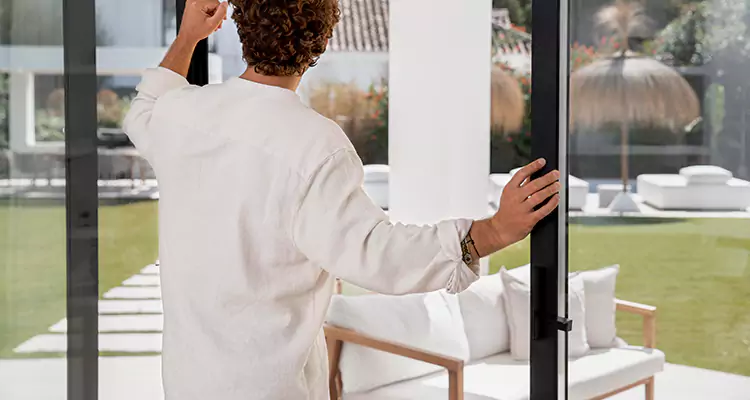 Sliding Screen Door Maintenance for Closing Issues in Miami Beach, FL
