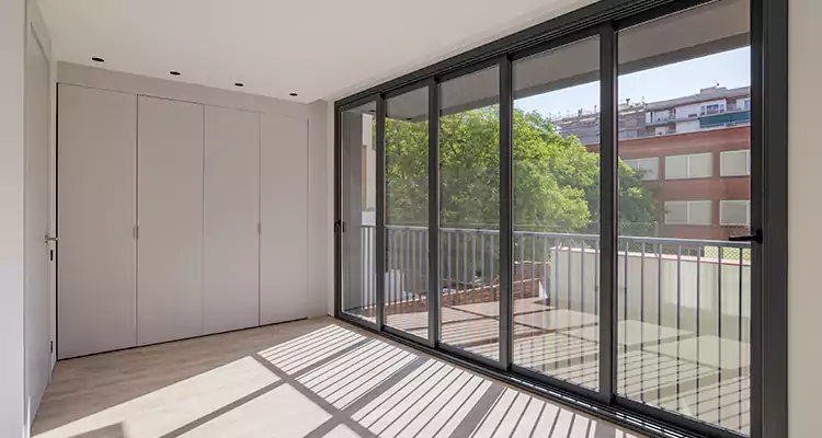 Fix Sliding Screen Door Track in Miami Beach, FL